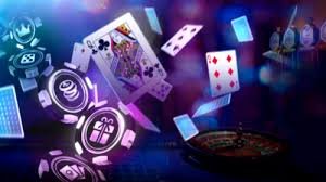 Pengguna membaca aturan VIP di perangkat mobile